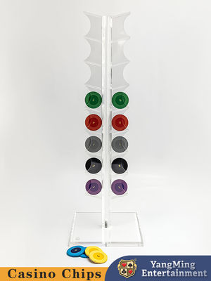 Mesa de juegos de ruleta con 16 fichas circulares transparentes